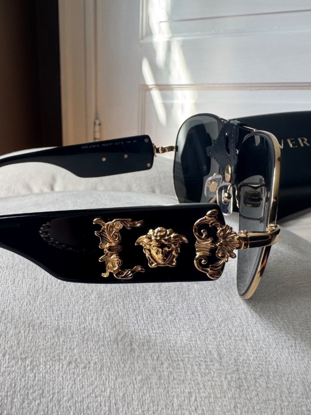 Versace Singlasses - Picture 4 of 8